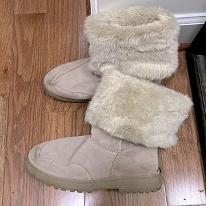 Size 8 women’s rampage winter boots with fur